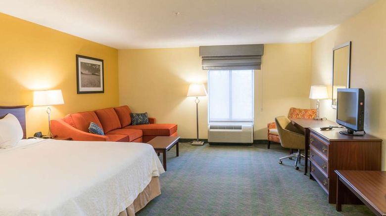 <b>Hampton Inn New Philadelphia Room</b>. Images powered by <a href="https://iceportal.shijigroup.com/" title="IcePortal" target="_blank">IcePortal</a>.