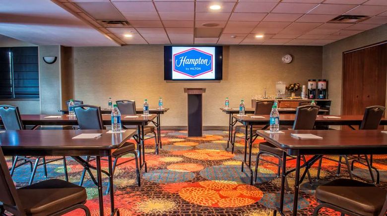 <b>Hampton Inn New Philadelphia Meeting</b>. Images powered by <a href="https://iceportal.shijigroup.com/" title="IcePortal" target="_blank">IcePortal</a>.