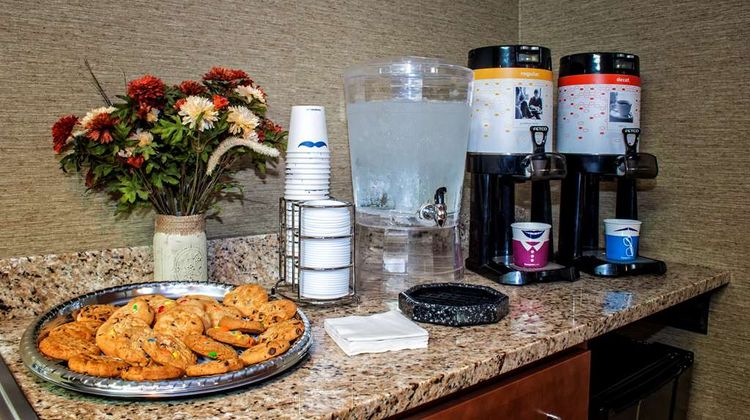 Hampton Inn New Philadelphia Meeting