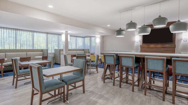 Hampton Inn New Philadelphia Lobby