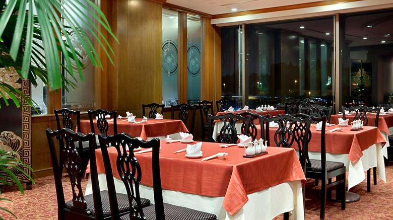 <b>Hilton Tokyo Narita Airport Restaurant</b>. Images powered by <a href="https://iceportal.shijigroup.com/" title="IcePortal" target="_blank">IcePortal</a>.