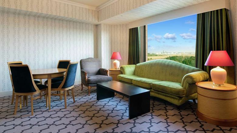<b>Hilton Tokyo Narita Airport Room</b>. Images powered by <a href="https://iceportal.shijigroup.com/" title="IcePortal" target="_blank">IcePortal</a>.
