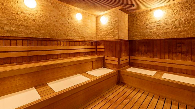 <b>Hilton Tokyo Narita Airport Health</b>. Images powered by <a href="https://iceportal.shijigroup.com/" title="IcePortal" target="_blank">IcePortal</a>.