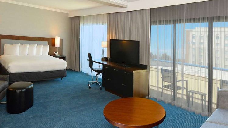 DoubleTree by Hilton Newark-Fremont Room