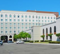 DoubleTree by Hilton Newark-Fremont Exterior