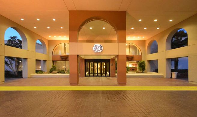 DoubleTree by Hilton Newark-Fremont Exterior