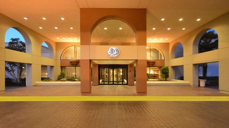 DoubleTree by Hilton Newark-Fremont Exterior