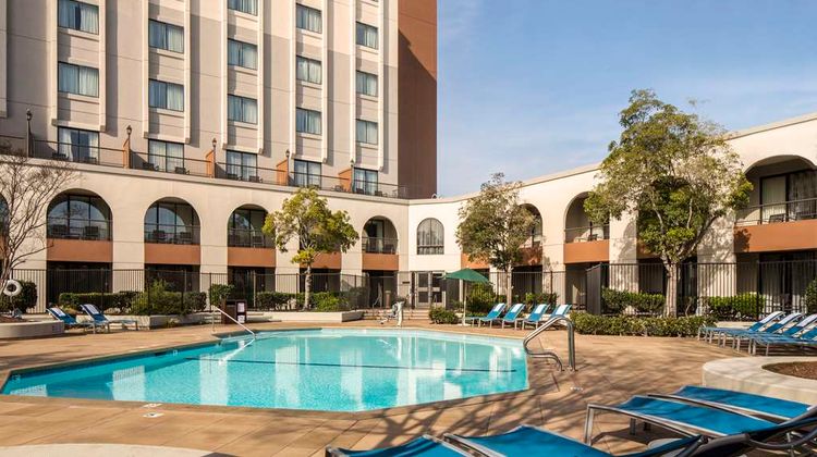 DoubleTree by Hilton Newark-Fremont Pool