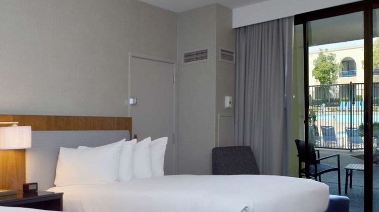 DoubleTree by Hilton Newark-Fremont Room