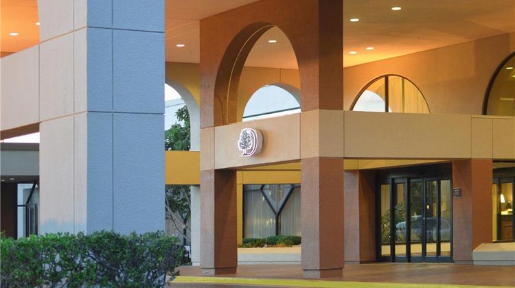 DoubleTree by Hilton Newark-Fremont Exterior