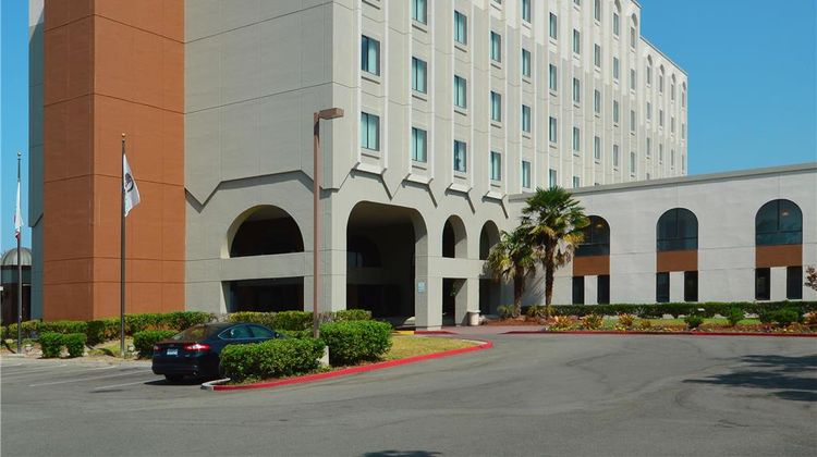 DoubleTree by Hilton Newark-Fremont Exterior
