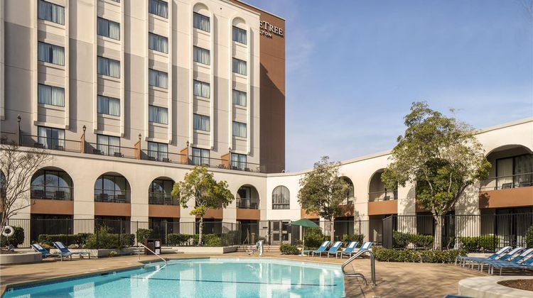 DoubleTree by Hilton Newark-Fremont Pool