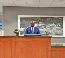 Hampton Inn & Suites Newark Riverwalk Lobby