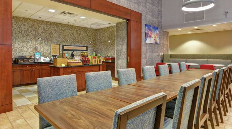 Hampton Inn & Suites Newark Riverwalk Restaurant