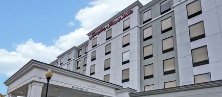 Hampton Inn & Suites Newark Riverwalk Exterior