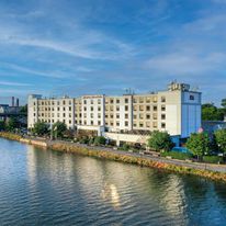 Hampton Inn & Suites Newark Riverwalk