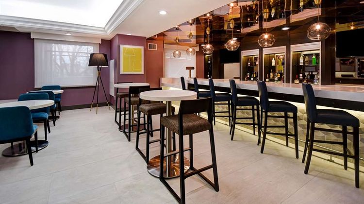 Hampton Inn JFK Airport Lobby