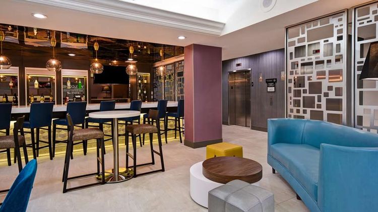 Hampton Inn JFK Airport Lobby