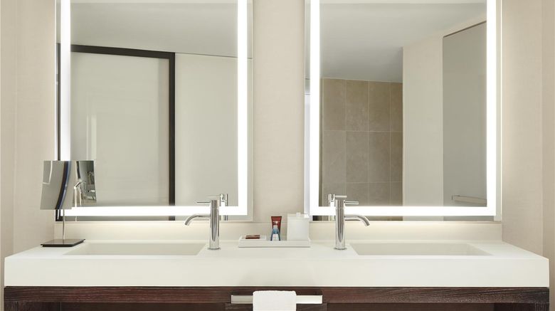 <b>Conrad New York Downtown Room</b>. Images powered by <a href="https://iceportal.shijigroup.com/" title="IcePortal" target="_blank">IcePortal</a>.