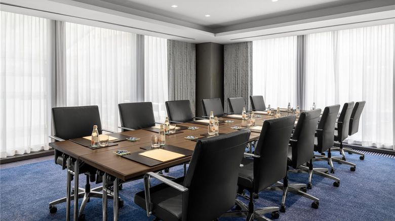 <b>Conrad New York Downtown Meeting</b>. Images powered by <a href="https://iceportal.shijigroup.com/" title="IcePortal" target="_blank">IcePortal</a>.