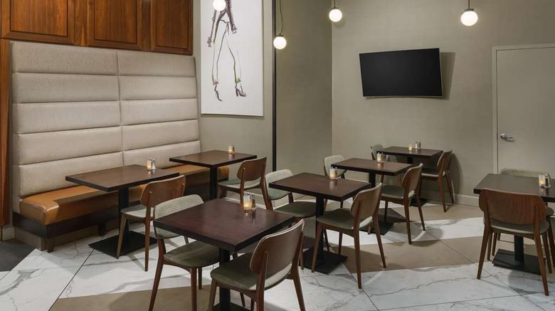 <b>Doubletree Hotel Chelsea-New York City Restaurant</b>. Images powered by <a href="https://iceportal.shijigroup.com/" title="IcePortal" target="_blank">IcePortal</a>.