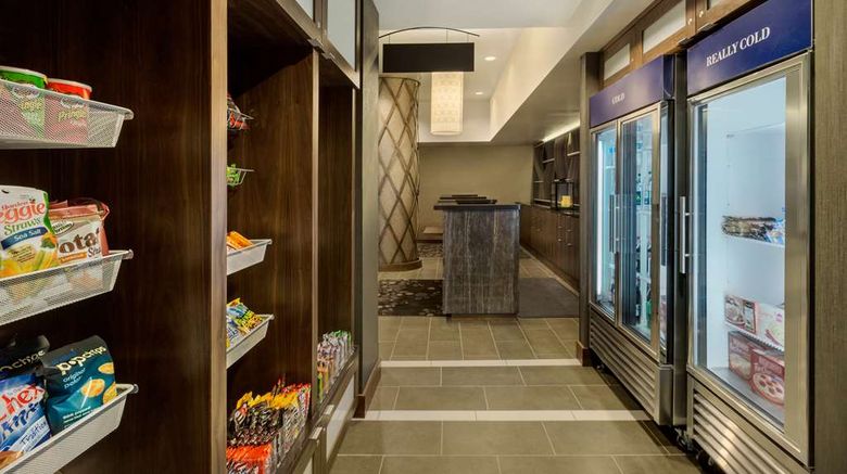 <b>Hilton Garden Inn NY - Midtown East Restaurant</b>. Images powered by <a href="https://iceportal.shijigroup.com/" title="IcePortal" target="_blank">IcePortal</a>.
