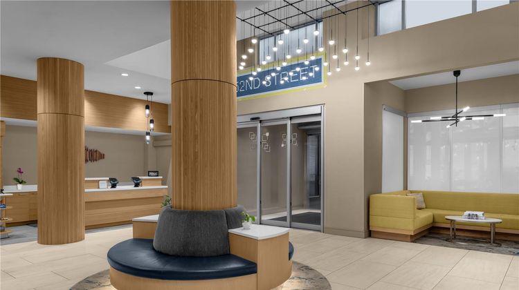 Hilton Garden Inn NY - Midtown East Lobby