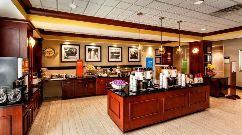 <b>Hampton Inn & Suites Staten Island Restaurant</b>. Images powered by <a href="https://iceportal.shijigroup.com/" title="IcePortal" target="_blank">IcePortal</a>.