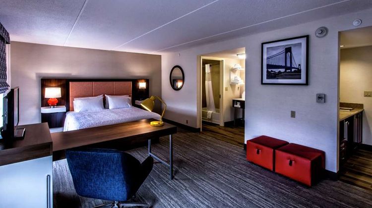 Hampton Inn & Suites Staten Island Room