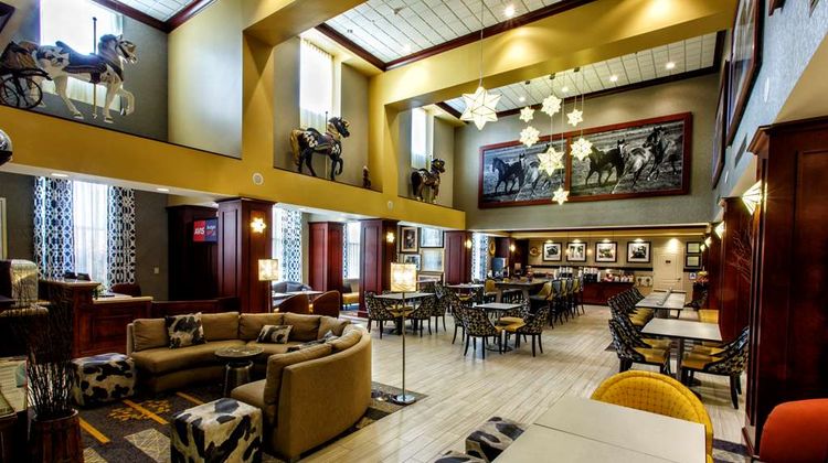 Hampton Inn & Suites Staten Island Lobby