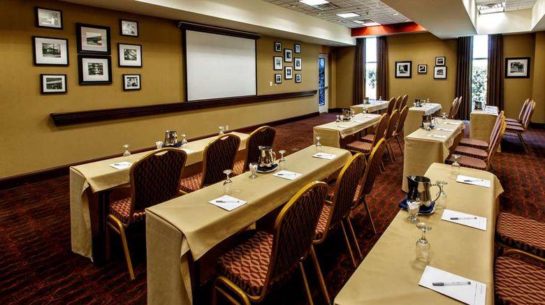 <b>Hampton Inn & Suites Staten Island Meeting</b>. Images powered by <a href="https://iceportal.shijigroup.com/" title="IcePortal" target="_blank">IcePortal</a>.