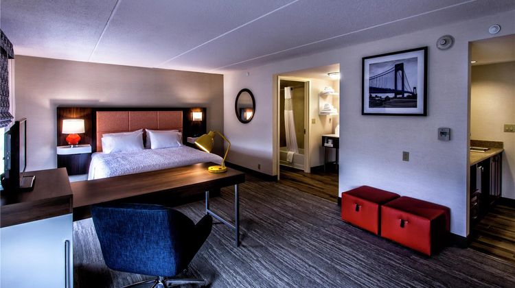 Hampton Inn & Suites Staten Island Room