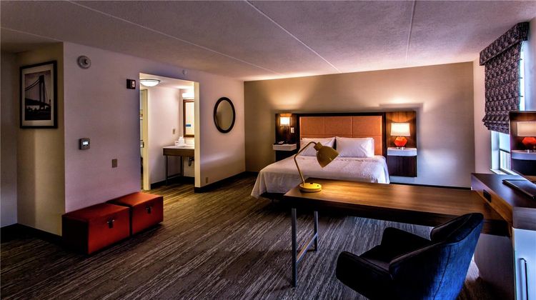 Hampton Inn & Suites Staten Island Room