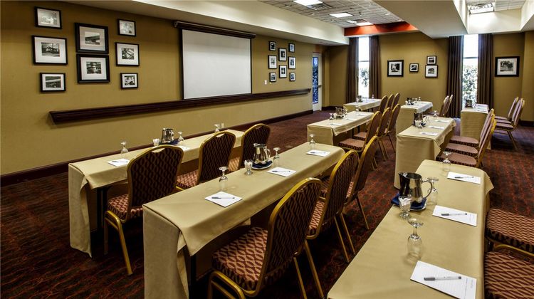 Hampton Inn & Suites Staten Island Meeting