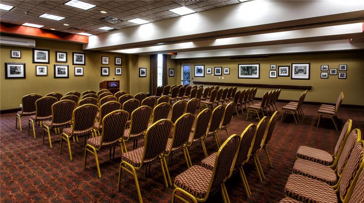 Hampton Inn & Suites Staten Island Meeting