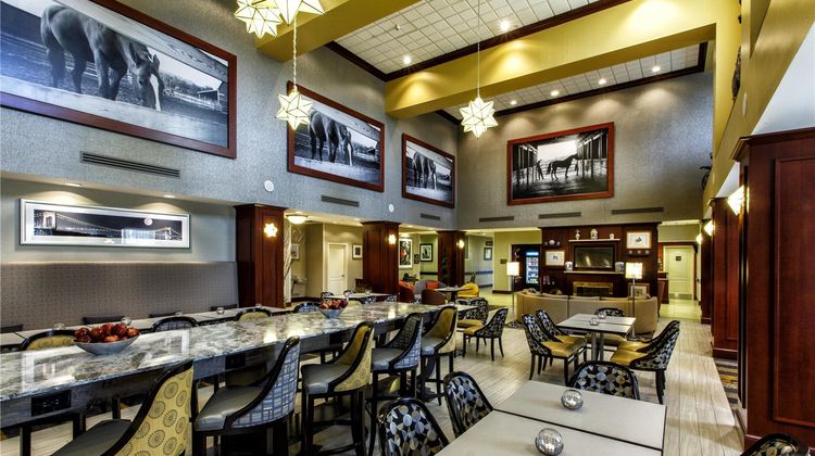 Hampton Inn & Suites Staten Island Restaurant