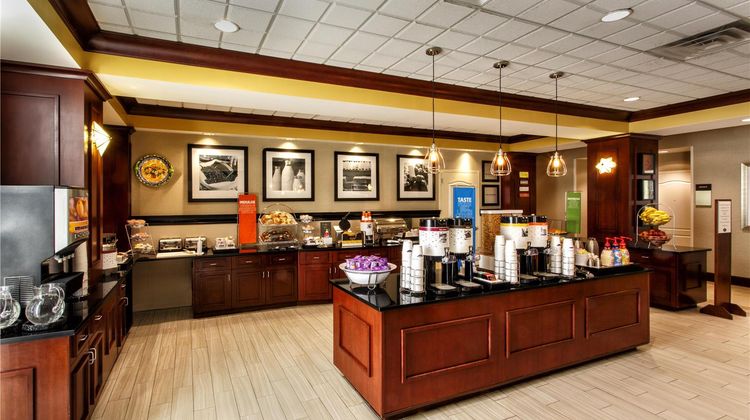 Hampton Inn & Suites Staten Island Restaurant