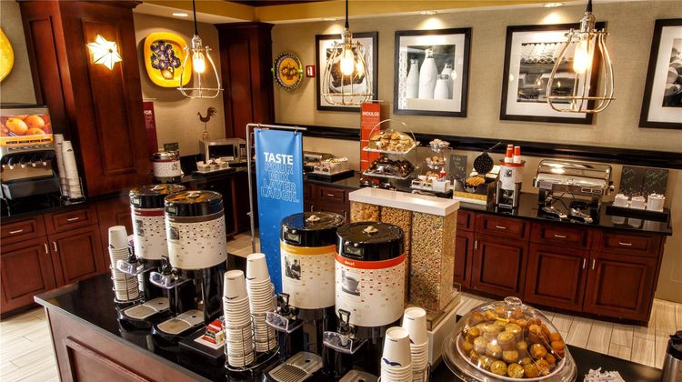 Hampton Inn & Suites Staten Island Restaurant
