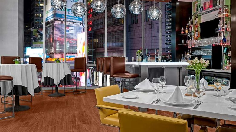 <b>Hilton Garden Inn Times Square Central Lobby</b>. Images powered by <a href="https://iceportal.shijigroup.com/" title="IcePortal" target="_blank">IcePortal</a>.