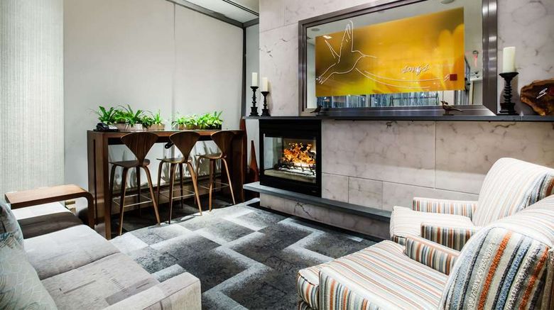 <b>Hilton Garden Inn New York/West 35th St Lobby</b>. Images powered by <a href="https://iceportal.shijigroup.com/" title="IcePortal" target="_blank">IcePortal</a>.