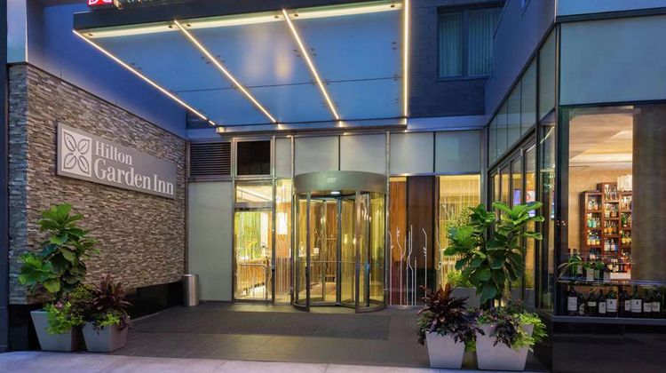 Hilton Garden Inn/Central Park South Exterior