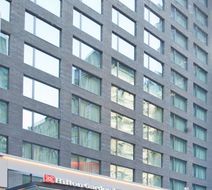 Hilton Garden Inn/Central Park South Exterior