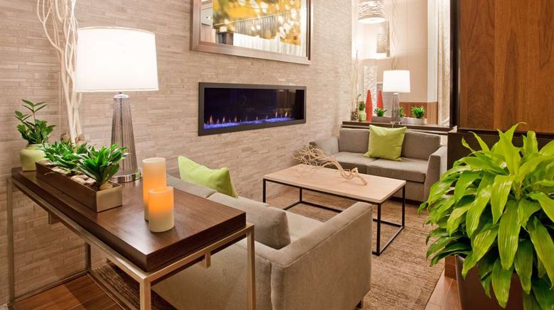 <b>Hilton Garden Inn/Central Park South Lobby</b>. Images powered by <a href="https://iceportal.shijigroup.com/" title="IcePortal" target="_blank">IcePortal</a>.