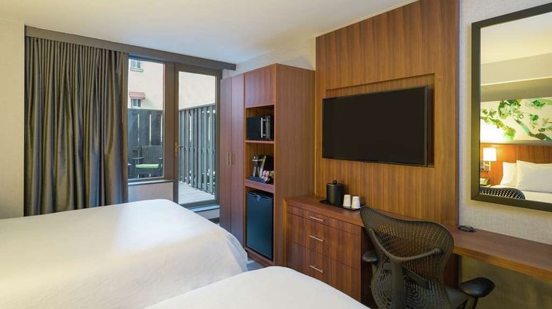 <b>Hilton Garden Inn/Central Park South Room</b>. Images powered by <a href="https://iceportal.shijigroup.com/" title="IcePortal" target="_blank">IcePortal</a>.