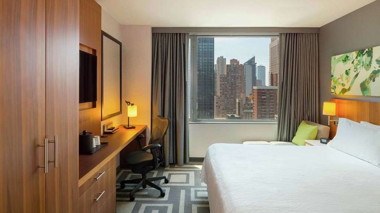 <b>Hilton Garden Inn/Central Park South Room</b>. Images powered by <a href="https://iceportal.shijigroup.com/" title="IcePortal" target="_blank">IcePortal</a>.