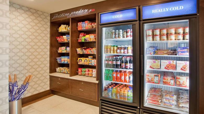 <b>Hilton Garden Inn/Central Park South Restaurant</b>. Images powered by <a href="https://iceportal.shijigroup.com/" title="IcePortal" target="_blank">IcePortal</a>.
