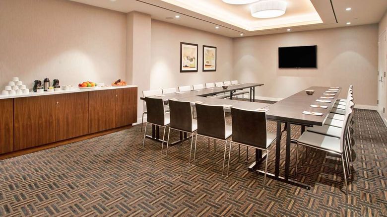 <b>Hilton Garden Inn/Central Park South Meeting</b>. Images powered by <a href="https://iceportal.shijigroup.com/" title="IcePortal" target="_blank">IcePortal</a>.