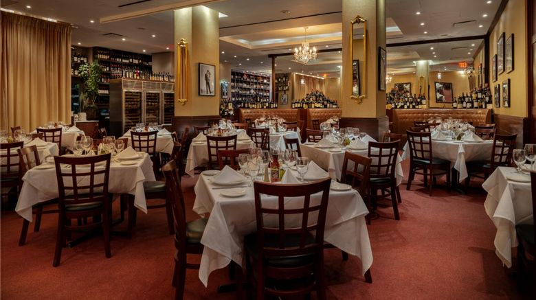 <b>Hilton Garden Inn/Central Park South Restaurant</b>. Images powered by <a href="https://iceportal.shijigroup.com/" title="IcePortal" target="_blank">IcePortal</a>.