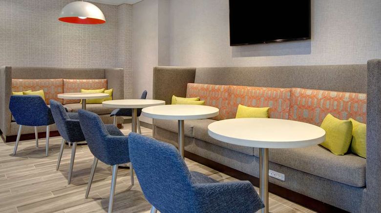 <b>Hampton Inn and Suites Yonkers Lobby</b>. Images powered by <a href="https://iceportal.shijigroup.com/" title="IcePortal" target="_blank">IcePortal</a>.