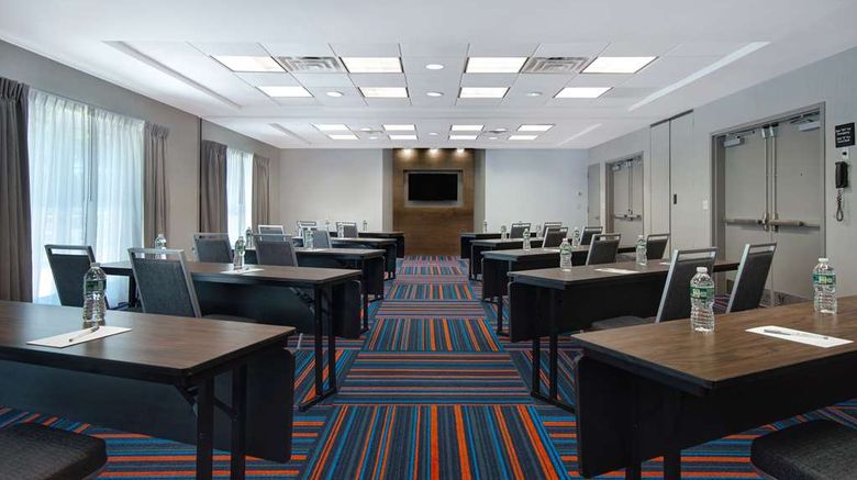 <b>Hampton Inn and Suites Yonkers Meeting</b>. Images powered by <a href="https://iceportal.shijigroup.com/" title="IcePortal" target="_blank">IcePortal</a>.